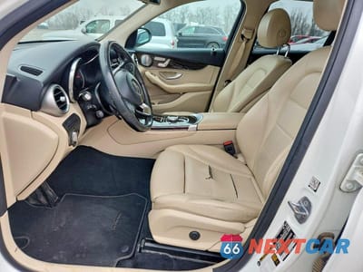 Zdjęcie 7 z 13 samochodu: 2019 MERCEDES-BENZ GLC 300 4MATIC VIN:WDC0G4KB1KF558855 - miniatura