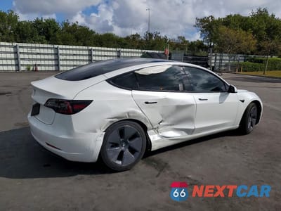 Trzecie zdjęcie samochodu z tyłu: 2022 TESLA MODEL 3 VIN:5YJ3E1EA8NF163400 - miniatura
