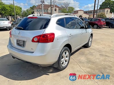 Czwarte zdjęcie samochodu z boku: 2009 NISSAN ROGUE S VIN:JN8AS58T39W042753 - miniatura