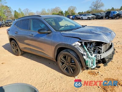 Czwarte zdjęcie samochodu z boku: 2025 CHEVROLET TRAX ACTIV VIN:KL77LKEP1SC044854 - miniatura