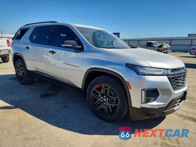 Czwarte zdjęcie samochodu z boku: 2022 CHEVROLET TRAVERSE PREMIER VIN:1GNERKKW1NJ109357 - miniatura