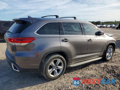 Trzecie zdjęcie samochodu z tyłu: 2018 TOYOTA HIGHLANDER LIMITED VIN:5TDYZRFHXJS279479 - miniatura