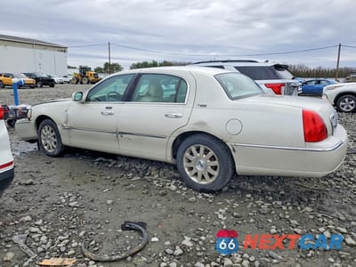 Drugie zdjęcie samochodu z przodu: 2007 LINCOLN TOWN CAR SIGNATURE LIMITED VIN:1LNHM82V77Y626912 - miniatura