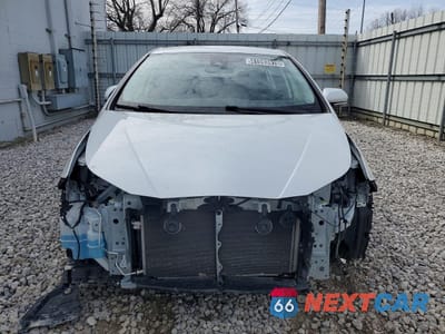 Piąte zdjęcie samochodu w środku: 2022 TOYOTA PRIUS LE AWD-E VIN:JTDL9MFUXN3037597 - miniatura