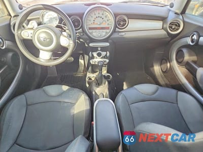 Zdjęcie 8 z 11 samochodu: 2009 MINI COOPER S VIN:WMWMF73529TW88205 - miniatura