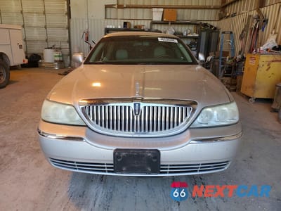Piąte zdjęcie samochodu w środku: 2010 LINCOLN TOWN CAR SIGNATURE LIMITED VIN:2LNBL8CV5AX613381 - miniatura