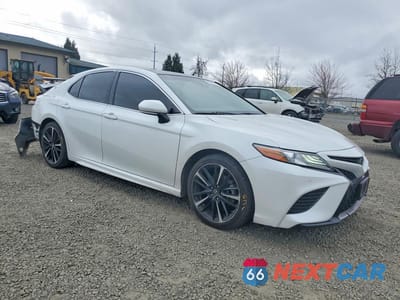 Czwarte zdjęcie samochodu z boku: 2018 TOYOTA CAMRY XSE VIN:4T1B61HK4JU141288 - miniatura