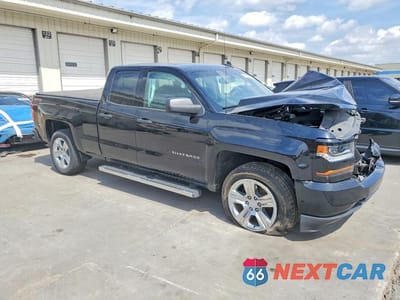 Czwarte zdjęcie samochodu z boku: 2017 CHEVROLET SILVERADO K1500 CUSTOM VIN:1GCVKPEC1HZ111448 - miniatura