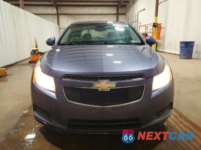 Piąte zdjęcie samochodu w środku: 2013 CHEVROLET CRUZE LT VIN:1G1PC5SBXD7203677 - miniatura