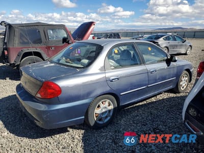 Trzecie zdjęcie samochodu z tyłu: 2004 KIA SPECTRA BASE VIN:KNAFB121645318498 - miniatura