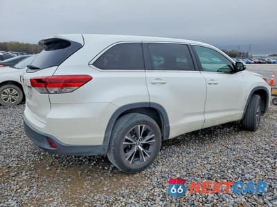 Trzecie zdjęcie samochodu z tyłu: 2018 TOYOTA HIGHLANDER LE VIN:5TDZZRFH6JS245866 - miniatura