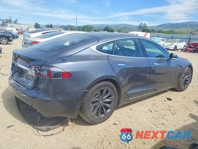 Trzecie zdjęcie samochodu z tyłu: 2019 TESLA MODEL S VIN:5YJSA1E26KF332471 - miniatura
