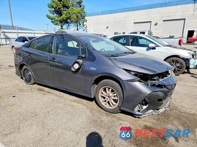 Czwarte zdjęcie samochodu z boku: 2017 TOYOTA PRIUS PRIME PLUS VIN:JTDKARFP6H3063192 - miniatura