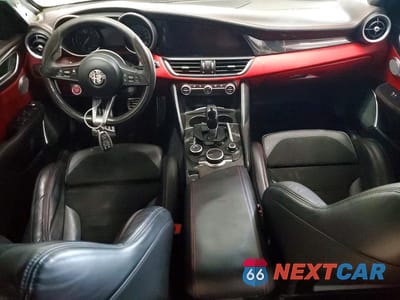 Zdjęcie 8 z 12 samochodu: 2017 ALFA ROMEO GIULIA QUADRIFOGLIO VIN:ZARFAEAV8H7556712 - miniatura