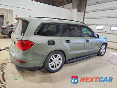 Trzecie zdjęcie samochodu z tyłu: 2013 MERCEDES-BENZ GL 450 4MATIC VIN:4JGDF7CE3DA172213 - miniatura