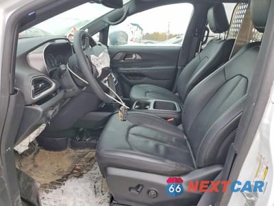 Zdjęcie 7 z 13 samochodu: 2025 CHRYSLER GRAND CARAVAN SXT VIN:2C4RC1ZG1SR611099 - miniatura