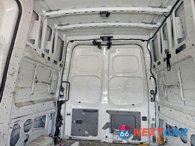 Zdjęcie 10 z 13 samochodu: 2018 NISSAN NV2500 DELIVERY VAN VIN:1N6BF0LY0JN818290 - miniatura