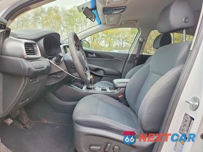 Zdjęcie 7 z 11 samochodu: 2019 KIA SORENTO LX V6 VIN:5XYPG4A51KG440320 - miniatura
