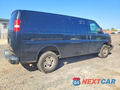 Trzecie zdjęcie samochodu z tyłu: 2018 CHEVROLET EXPRESS 2500 CARGO DELIVERY VAN VIN:1GCWGAFP3J1336429 - miniatura