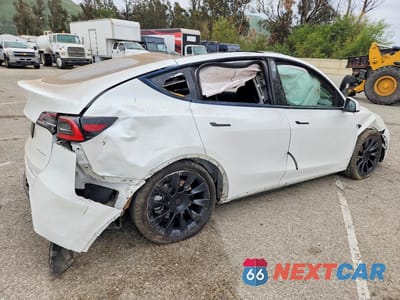 Trzecie zdjęcie samochodu z tyłu: 2020 TESLA MODEL Y VIN:5YJYGDEE5LF059285 - miniatura