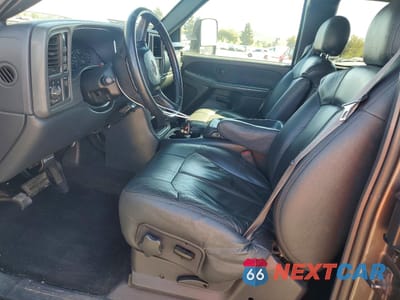 Zdjęcie 7 z 12 samochodu: 2001 CHEVROLET SILVERADO K2500 HEAVY DUTY VIN:1GCHK29101E230758 - miniatura