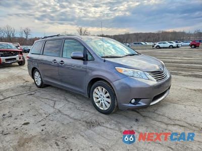 Czwarte zdjęcie samochodu z boku: 2013 TOYOTA SIENNA XLE 7-PASSENGER VIN:5TDDK3DCXDS060193 - miniatura