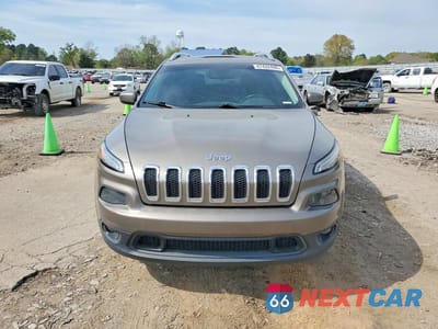 Piąte zdjęcie samochodu w środku: 2017 JEEP CHEROKEE LATITUDE VIN:1C4PJMCB2HW606618 - miniatura