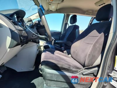 Zdjęcie 7 z 13 samochodu: 2011 DODGE GRAND CARAVAN MAINSTREET VIN:2D4RN3DG0BR663968 - miniatura