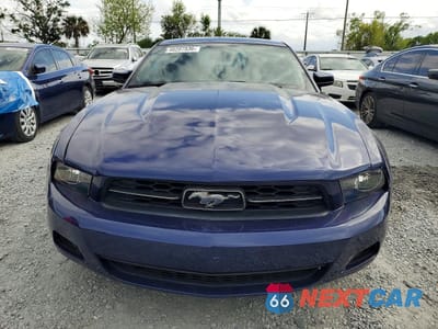 Piąte zdjęcie samochodu w środku: 2010 FORD MUSTANG VIN:1ZVBP8AN2A5160752 - miniatura