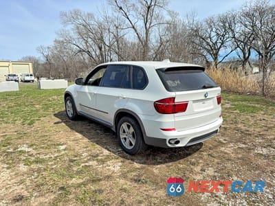 Trzecie zdjęcie samochodu z tyłu: 2011 BMW X5 XDRIVE35I VIN:5UXZV4C58BL403604 - miniatura