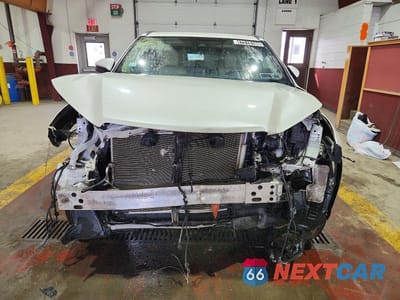 Piąte zdjęcie samochodu w środku: 2019 TOYOTA HIGHLANDER XLE VIN:5TDJZRFH7KS572744 - miniatura