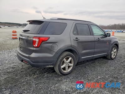 Trzecie zdjęcie samochodu z tyłu: 2018 FORD EXPLORER XLT VIN:1FM5K7D83JGC49535 - miniatura
