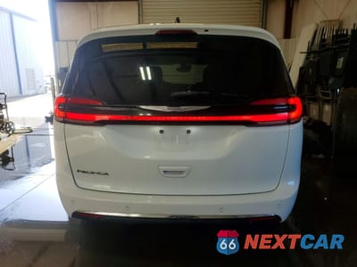 Zdjęcie 6 z 13 samochodu: 2023 CHRYSLER PACIFICA TOURING L VIN:2C4RC1BGXPR524335 - miniatura