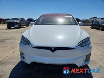 Piąte zdjęcie samochodu w środku: 2016 TESLA MODEL X VIN:5YJXCBE26GF021314 - miniatura