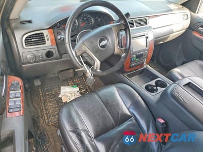 Zdjęcie 8 z 13 samochodu: 2013 CHEVROLET SUBURBAN K1500 LT VIN:1GNSKJE79DR251185 - miniatura