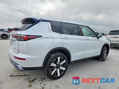 Trzecie zdjęcie samochodu z tyłu: 2025 MITSUBISHI OUTLANDER SE VIN:JA4J3VA81SZ053621 - miniatura