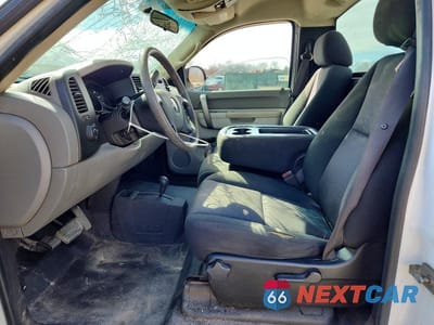 Zdjęcie 7 z 11 samochodu: 2010 GMC SIERRA K1500 VIN:1GTPKTE04AZ265679 - miniatura