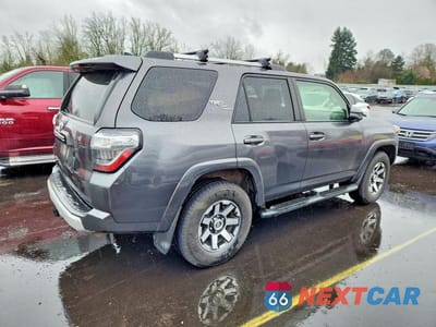Trzecie zdjęcie samochodu z tyłu: 2018 TOYOTA 4RUNNER TRD OFF-ROAD PREMIUM VIN:JTEBU5JRXJ5546084 - miniatura