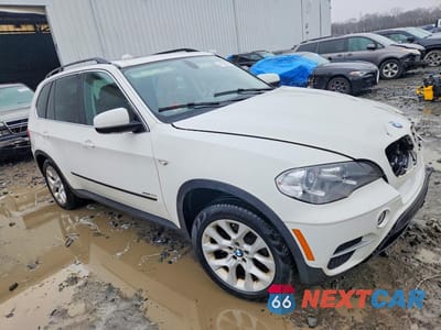 Czwarte zdjęcie samochodu z boku: 2013 BMW X5 XDRIVE35I VIN:5UXZV4C53D0B15531 - miniatura