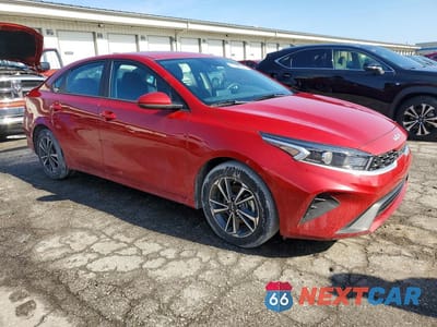 Czwarte zdjęcie samochodu z boku: 2023 KIA FORTE LXS VIN:3KPF24AD6PE675981 - miniatura