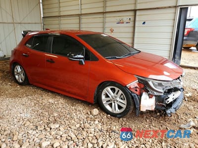 Czwarte zdjęcie samochodu z boku: 2019 TOYOTA COROLLA HATCHBACK SE VIN:JTNK4RBE1K3006137 - miniatura