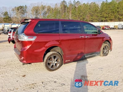 Trzecie zdjęcie samochodu z tyłu: 2013 TOYOTA SIENNA SE 8-PASSENGER VIN:5TDXK3DC8DS338800 - miniatura