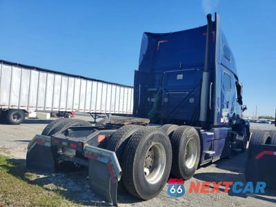 Czwarte zdjęcie samochodu z boku: 2016 VOLVO VNL SEMI TRUCK VIN:4V4NC9EJ0GN948693 - miniatura