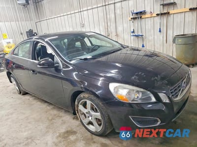 Czwarte zdjęcie samochodu z boku: 2013 VOLVO S60 T5 VIN:YV1612FSXD2203641 - miniatura