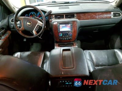 Zdjęcie 8 z 14 samochodu: 2012 CHEVROLET SUBURBAN K1500 LTZ VIN:1GNSKKE71CR201496 - miniatura