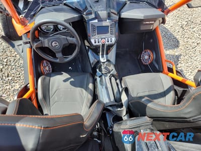 Zdjęcie 8 z 14 samochodu: 2017 POLARIS SLINGSHOT SLR VIN:57XAARFA5HH123H19 - miniatura