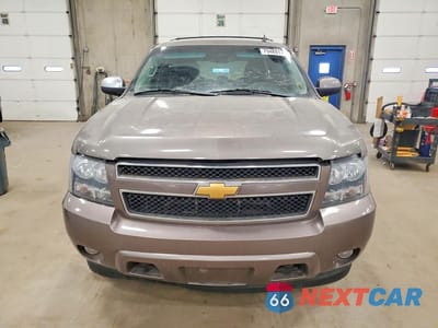 Piąte zdjęcie samochodu w środku: 2013 CHEVROLET SUBURBAN K1500 LT VIN:1GNSKJE76DR242167 - miniatura