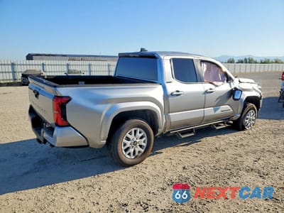 Trzecie zdjęcie samochodu z tyłu: 2025 TOYOTA TACOMA SR5 VIN:3TMLB5JN6SM170300 - miniatura