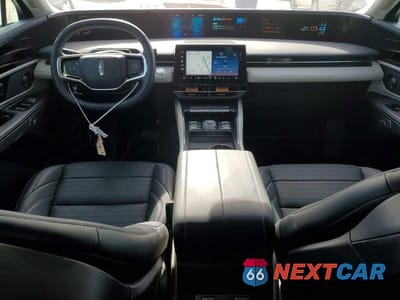Zdjęcie 8 z 12 samochodu: 2025 LINCOLN NAUTILUS RESERVE VIN:5LMPJ8KA7SJ921458 - miniatura