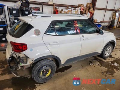 Trzecie zdjęcie samochodu z tyłu: 2023 HYUNDAI VENUE SEL VIN:KMHRC8A35PU253061 - miniatura